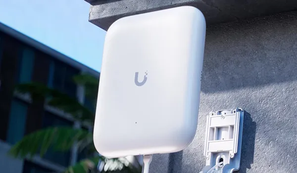Equipements borne wifi professionnel par integraphone